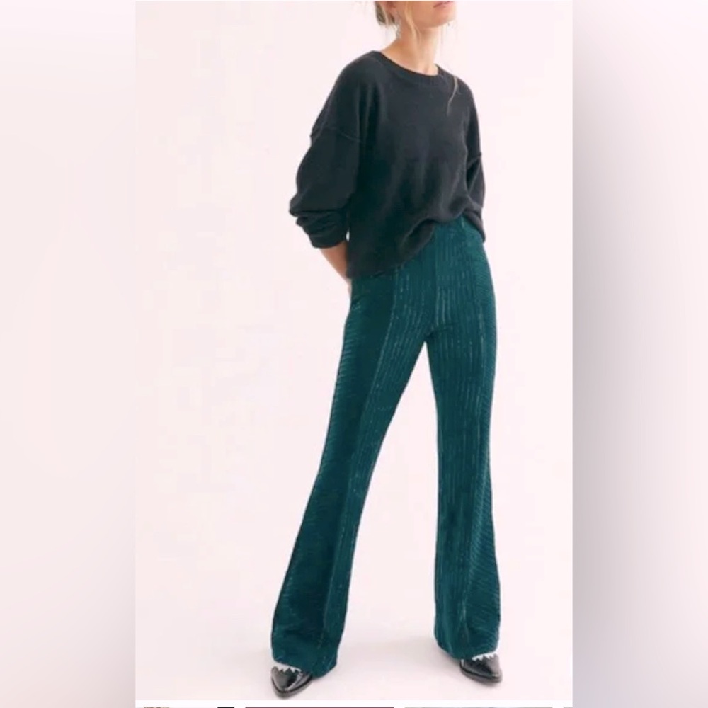 Free People Slim pull-up flares emerald green size Medium sold out